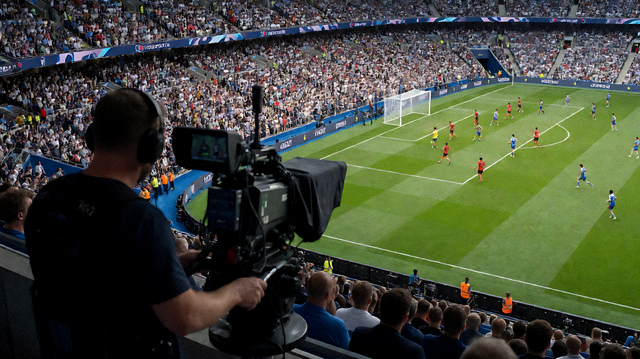 体育赛事直播摄像机拍摄比赛现场